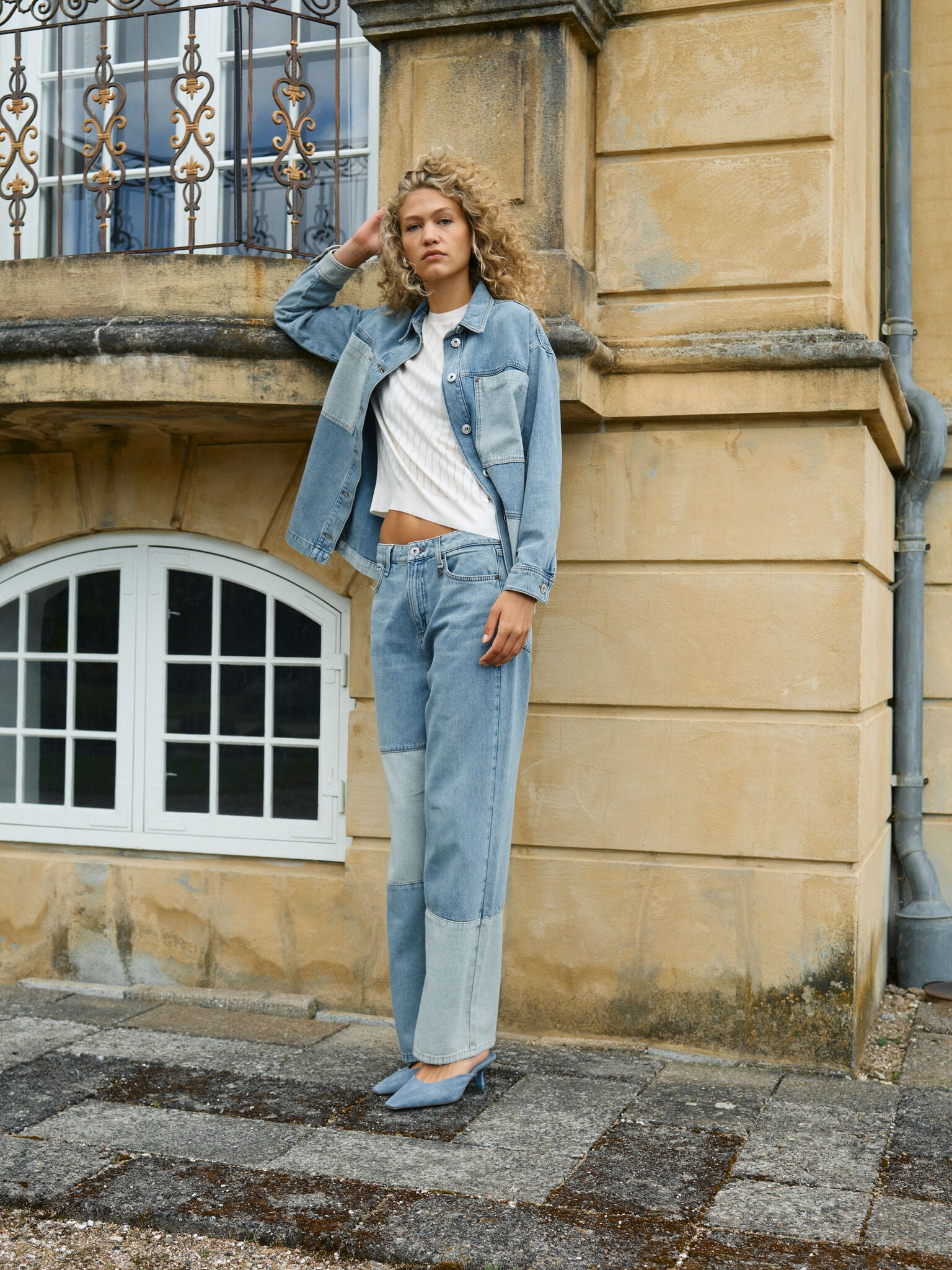 Modelshot / Mid Blue / Detail